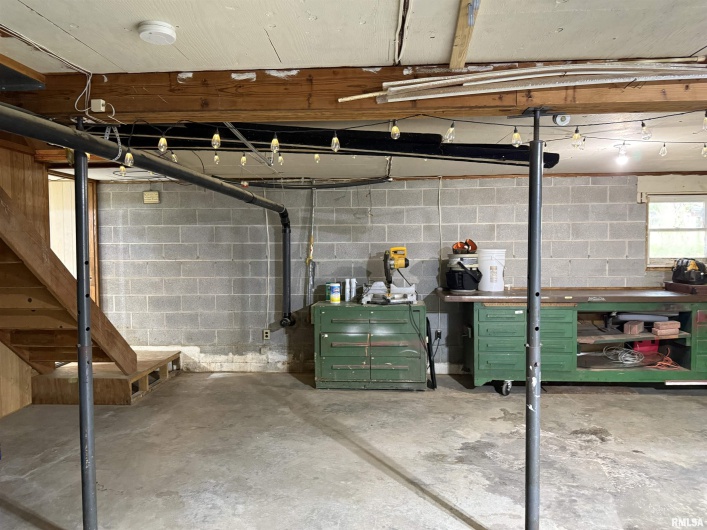 606 KENNEDY Drive, DeSoto, Illinois 62924, 3 Bedrooms Bedrooms, 0 ,1 BathroomBathrooms,Residential,For Sale,KENNEDY,0,RMAEB458749