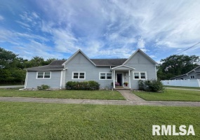 303 Elles Avenue, Carterville, Illinois 62918, 3 Bedrooms Bedrooms, 0 ,2 BathroomsBathrooms,Residential,For Sale,Elles,0,RMAEB458761