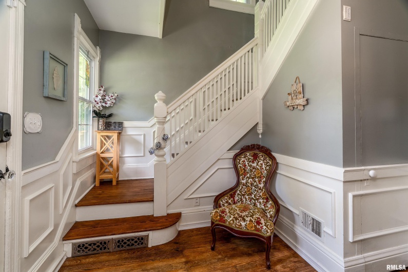 513 WALNUT Street, Carbondale, Illinois 62901, 4 Bedrooms Bedrooms, 0 ,2 BathroomsBathrooms,Residential,For Sale,WALNUT,0,RMAEB458447