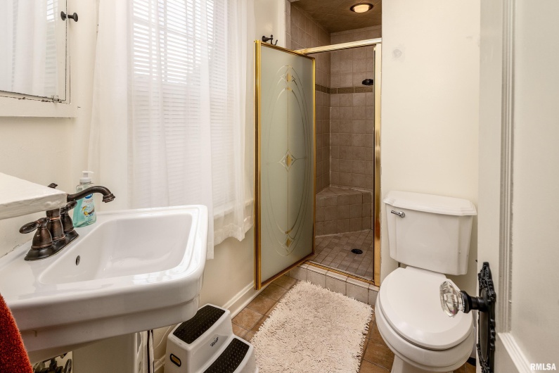 513 WALNUT Street, Carbondale, Illinois 62901, 4 Bedrooms Bedrooms, 0 ,2 BathroomsBathrooms,Residential,For Sale,WALNUT,0,RMAEB458447