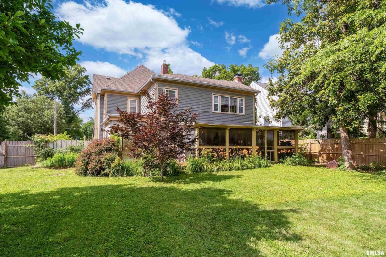513 WALNUT Street, Carbondale, Illinois 62901, 4 Bedrooms Bedrooms, 0 ,2 BathroomsBathrooms,Residential,For Sale,WALNUT,0,RMAEB458447