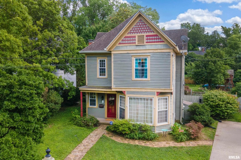513 WALNUT Street, Carbondale, Illinois 62901, 4 Bedrooms Bedrooms, 0 ,2 BathroomsBathrooms,Residential,For Sale,WALNUT,0,RMAEB458447