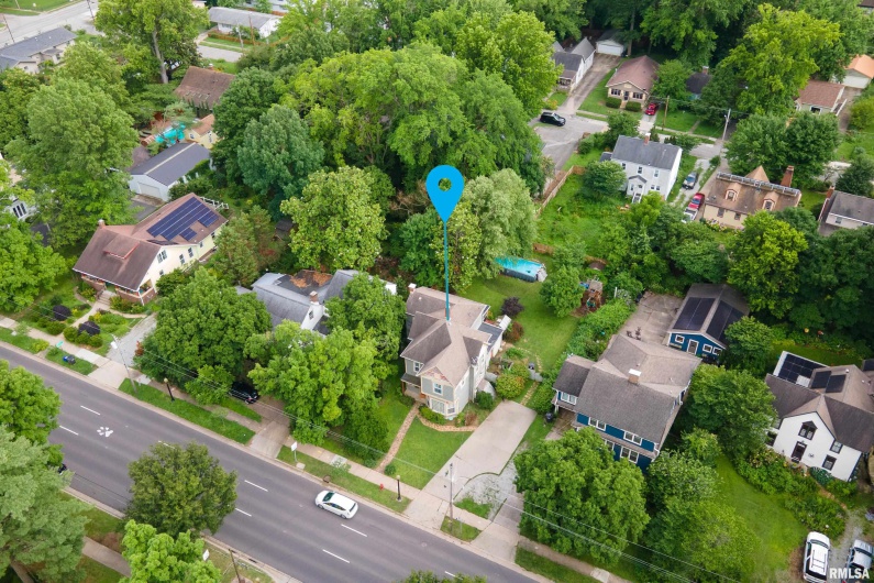 513 WALNUT Street, Carbondale, Illinois 62901, 4 Bedrooms Bedrooms, 0 ,2 BathroomsBathrooms,Residential,For Sale,WALNUT,0,RMAEB458447