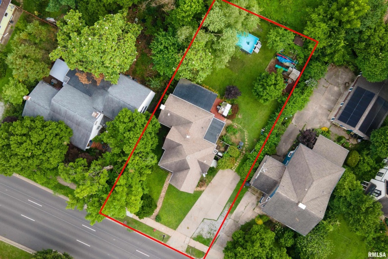 513 WALNUT Street, Carbondale, Illinois 62901, 4 Bedrooms Bedrooms, 0 ,2 BathroomsBathrooms,Residential,For Sale,WALNUT,0,RMAEB458447