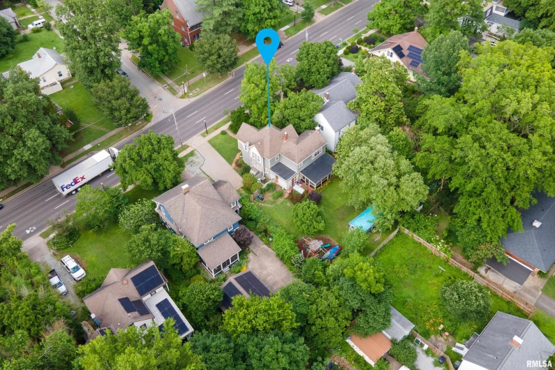 513 WALNUT Street, Carbondale, Illinois 62901, 4 Bedrooms Bedrooms, 0 ,2 BathroomsBathrooms,Residential,For Sale,WALNUT,0,RMAEB458447