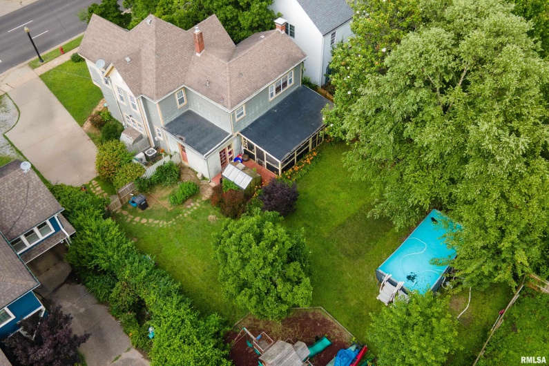 513 WALNUT Street, Carbondale, Illinois 62901, 4 Bedrooms Bedrooms, 0 ,2 BathroomsBathrooms,Residential,For Sale,WALNUT,0,RMAEB458447