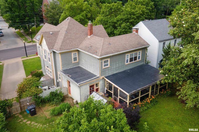 513 WALNUT Street, Carbondale, Illinois 62901, 4 Bedrooms Bedrooms, 0 ,2 BathroomsBathrooms,Residential,For Sale,WALNUT,0,RMAEB458447