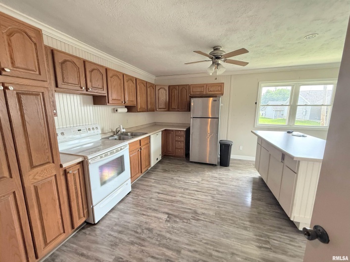 1002 ELM Street, Marion, Illinois 62959, 2 Bedrooms Bedrooms, 0 ,1 BathroomBathrooms,Residential,For Sale,ELM,0,RMAEB458771