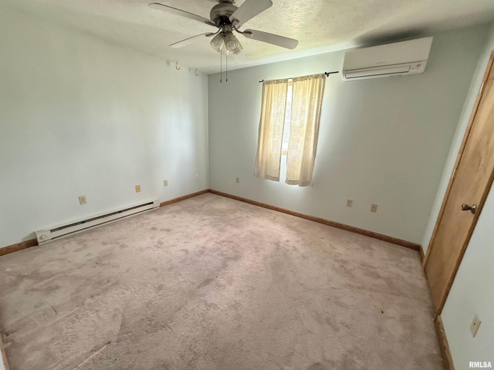 1002 ELM Street, Marion, Illinois 62959, 2 Bedrooms Bedrooms, 0 ,1 BathroomBathrooms,Residential,For Sale,ELM,0,RMAEB458771