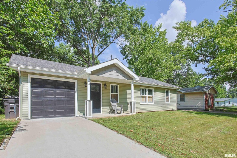 302 GRAY Drive, Carbondale, Illinois 62901, 3 Bedrooms Bedrooms, 0 ,2 BathroomsBathrooms,Residential,For Sale,GRAY,0,RMAEB458772