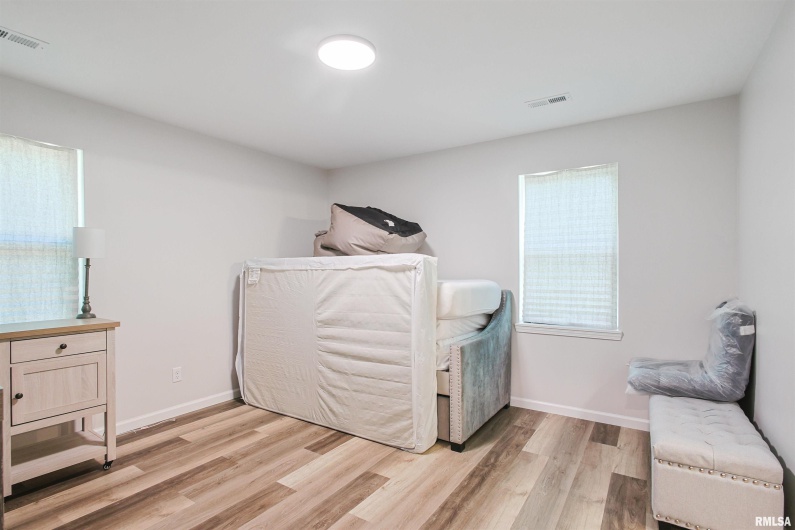 302 GRAY Drive, Carbondale, Illinois 62901, 3 Bedrooms Bedrooms, 0 ,2 BathroomsBathrooms,Residential,For Sale,GRAY,0,RMAEB458772