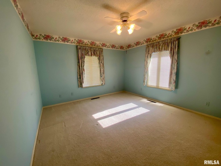117 PLAINS Avenue, Marion, Illinois 62959, 3 Bedrooms Bedrooms, 0 ,2 BathroomsBathrooms,Residential,For Sale,PLAINS,0,RMAEB458778