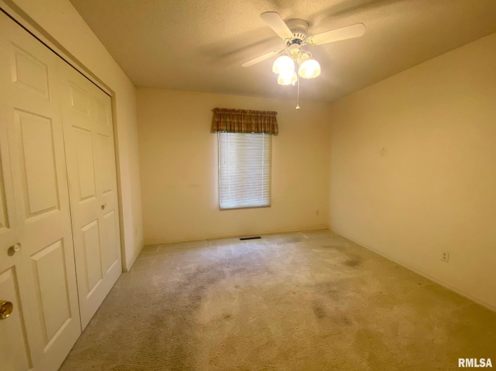 117 PLAINS Avenue, Marion, Illinois 62959, 3 Bedrooms Bedrooms, 0 ,2 BathroomsBathrooms,Residential,For Sale,PLAINS,0,RMAEB458778