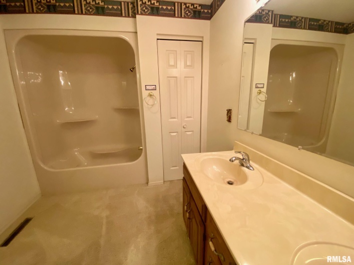 117 PLAINS Avenue, Marion, Illinois 62959, 3 Bedrooms Bedrooms, 0 ,2 BathroomsBathrooms,Residential,For Sale,PLAINS,0,RMAEB458778