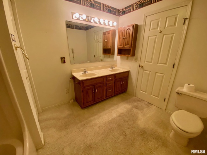 117 PLAINS Avenue, Marion, Illinois 62959, 3 Bedrooms Bedrooms, 0 ,2 BathroomsBathrooms,Residential,For Sale,PLAINS,0,RMAEB458778