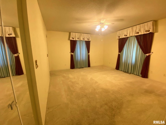 117 PLAINS Avenue, Marion, Illinois 62959, 3 Bedrooms Bedrooms, 0 ,2 BathroomsBathrooms,Residential,For Sale,PLAINS,0,RMAEB458778