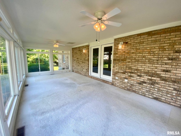 117 PLAINS Avenue, Marion, Illinois 62959, 3 Bedrooms Bedrooms, 0 ,2 BathroomsBathrooms,Residential,For Sale,PLAINS,0,RMAEB458778