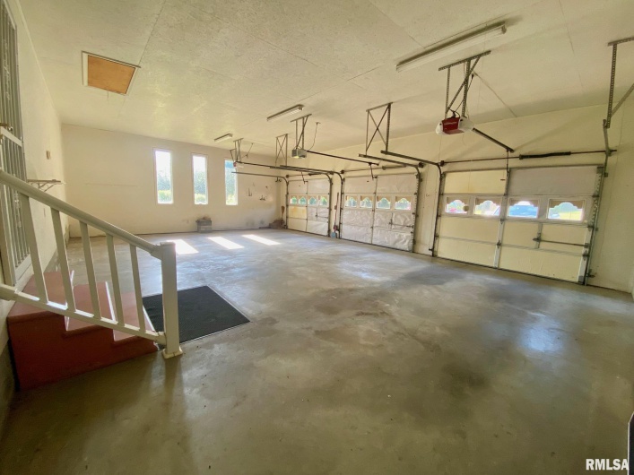 117 PLAINS Avenue, Marion, Illinois 62959, 3 Bedrooms Bedrooms, 0 ,2 BathroomsBathrooms,Residential,For Sale,PLAINS,0,RMAEB458778