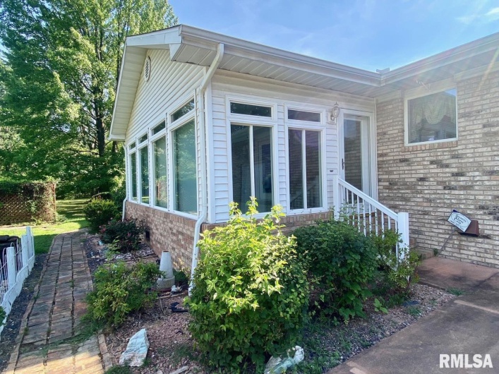 117 PLAINS Avenue, Marion, Illinois 62959, 3 Bedrooms Bedrooms, 0 ,2 BathroomsBathrooms,Residential,For Sale,PLAINS,0,RMAEB458778