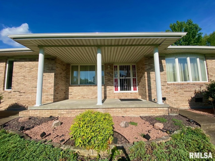 117 PLAINS Avenue, Marion, Illinois 62959, 3 Bedrooms Bedrooms, 0 ,2 BathroomsBathrooms,Residential,For Sale,PLAINS,0,RMAEB458778