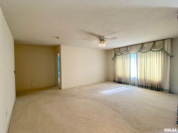 117 PLAINS Avenue, Marion, Illinois 62959, 3 Bedrooms Bedrooms, 0 ,2 BathroomsBathrooms,Residential,For Sale,PLAINS,0,RMAEB458778