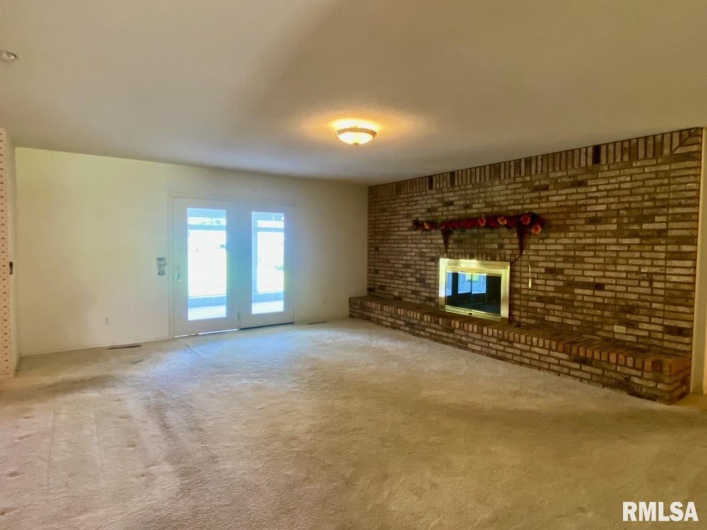 117 PLAINS Avenue, Marion, Illinois 62959, 3 Bedrooms Bedrooms, 0 ,2 BathroomsBathrooms,Residential,For Sale,PLAINS,0,RMAEB458778