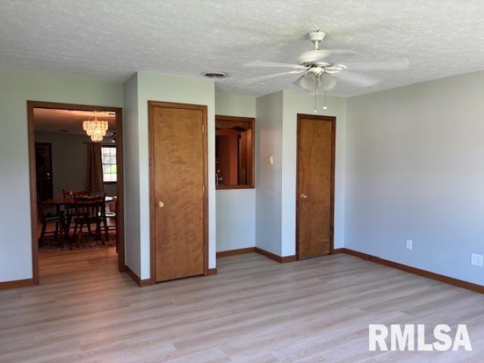 15944 Moellers Road, Marion, Illinois 62959, 2 Bedrooms Bedrooms, 0 ,2 BathroomsBathrooms,Residential,For Sale,Moellers,0,RMAEB458781