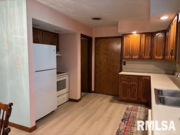 15944 Moellers Road, Marion, Illinois 62959, 2 Bedrooms Bedrooms, 0 ,2 BathroomsBathrooms,Residential,For Sale,Moellers,0,RMAEB458781