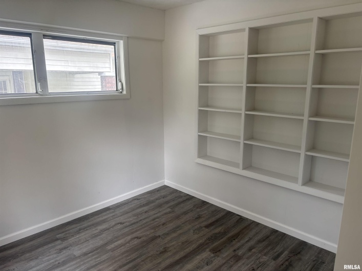 709 VIRGINIA Street, Marion, Illinois 62959, 3 Bedrooms Bedrooms, 0 ,1 BathroomBathrooms,Residential,For Sale,VIRGINIA,0,RMAEB458227