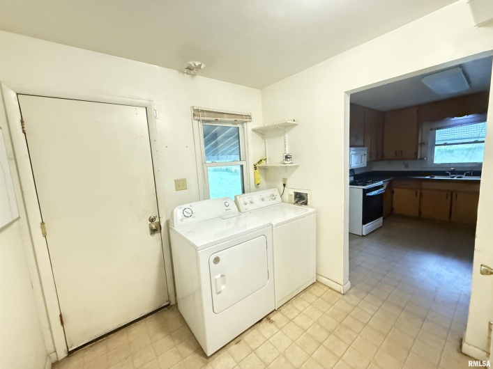 724-726 MAPLE Street, Murphysboro, Illinois 62966, 0 , 0 ,0,Residential Income,For Sale,MAPLE,0,RMAEB458789