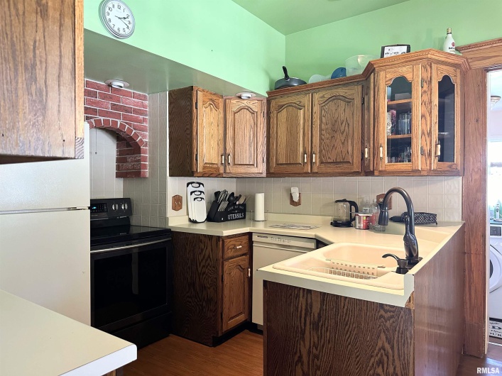 404 5TH Street, Johnston City, Illinois 62951, 3 Bedrooms Bedrooms, 0 ,1 BathroomBathrooms,Residential,For Sale,5TH,0,RMAEB458721