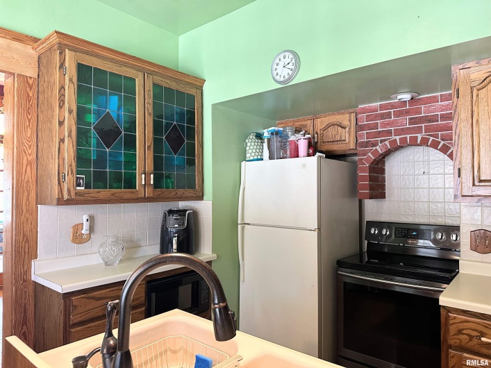 404 5TH Street, Johnston City, Illinois 62951, 3 Bedrooms Bedrooms, 0 ,1 BathroomBathrooms,Residential,For Sale,5TH,0,RMAEB458721