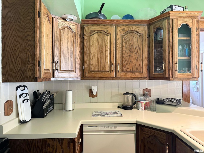 404 5TH Street, Johnston City, Illinois 62951, 3 Bedrooms Bedrooms, 0 ,1 BathroomBathrooms,Residential,For Sale,5TH,0,RMAEB458721