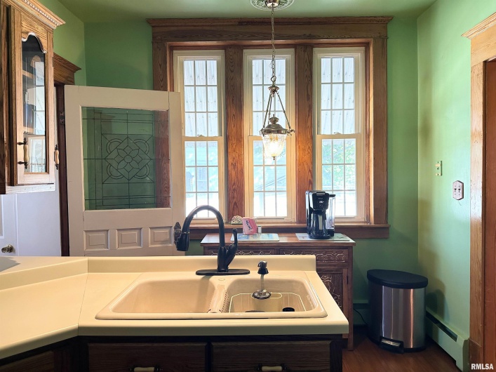404 5TH Street, Johnston City, Illinois 62951, 3 Bedrooms Bedrooms, 0 ,1 BathroomBathrooms,Residential,For Sale,5TH,0,RMAEB458721