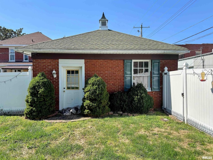 404 5TH Street, Johnston City, Illinois 62951, 3 Bedrooms Bedrooms, 0 ,1 BathroomBathrooms,Residential,For Sale,5TH,0,RMAEB458721