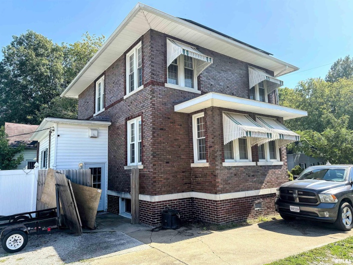 404 5TH Street, Johnston City, Illinois 62951, 3 Bedrooms Bedrooms, 0 ,1 BathroomBathrooms,Residential,For Sale,5TH,0,RMAEB458721