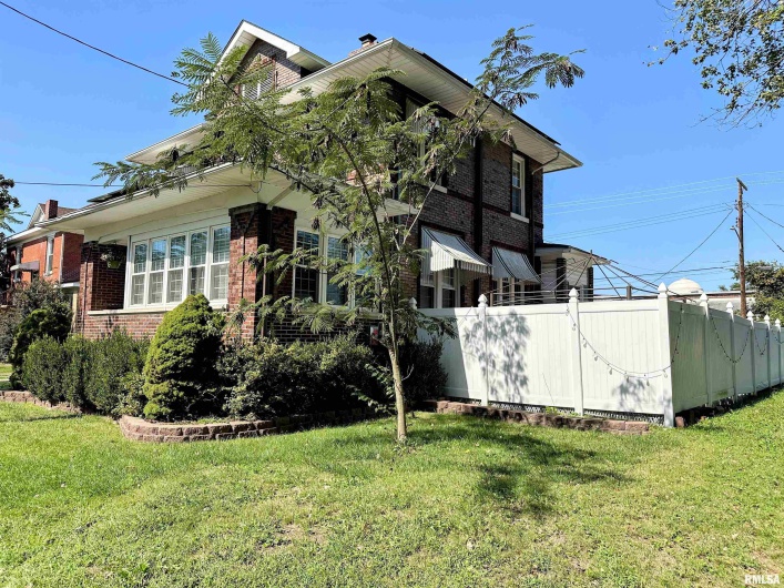 404 5TH Street, Johnston City, Illinois 62951, 3 Bedrooms Bedrooms, 0 ,1 BathroomBathrooms,Residential,For Sale,5TH,0,RMAEB458721