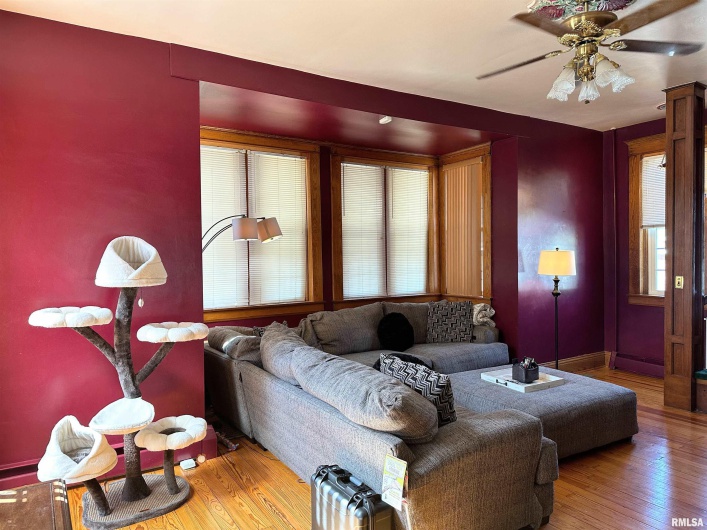404 5TH Street, Johnston City, Illinois 62951, 3 Bedrooms Bedrooms, 0 ,1 BathroomBathrooms,Residential,For Sale,5TH,0,RMAEB458721