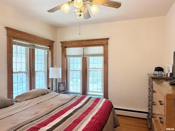 404 5TH Street, Johnston City, Illinois 62951, 3 Bedrooms Bedrooms, 0 ,1 BathroomBathrooms,Residential,For Sale,5TH,0,RMAEB458721