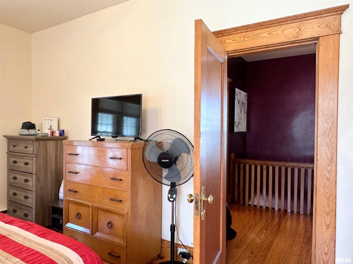 404 5TH Street, Johnston City, Illinois 62951, 3 Bedrooms Bedrooms, 0 ,1 BathroomBathrooms,Residential,For Sale,5TH,0,RMAEB458721
