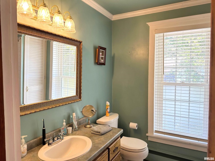 404 5TH Street, Johnston City, Illinois 62951, 3 Bedrooms Bedrooms, 0 ,1 BathroomBathrooms,Residential,For Sale,5TH,0,RMAEB458721