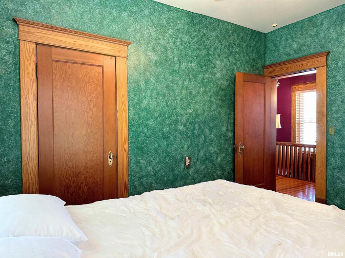404 5TH Street, Johnston City, Illinois 62951, 3 Bedrooms Bedrooms, 0 ,1 BathroomBathrooms,Residential,For Sale,5TH,0,RMAEB458721