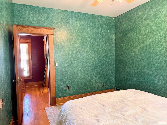 404 5TH Street, Johnston City, Illinois 62951, 3 Bedrooms Bedrooms, 0 ,1 BathroomBathrooms,Residential,For Sale,5TH,0,RMAEB458721