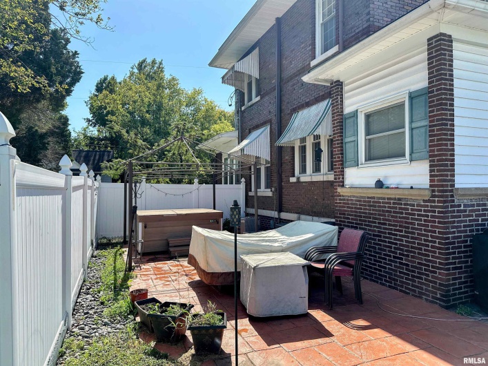 404 5TH Street, Johnston City, Illinois 62951, 3 Bedrooms Bedrooms, 0 ,1 BathroomBathrooms,Residential,For Sale,5TH,0,RMAEB458721