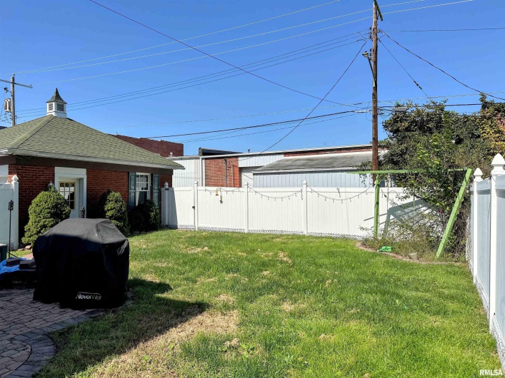 404 5TH Street, Johnston City, Illinois 62951, 3 Bedrooms Bedrooms, 0 ,1 BathroomBathrooms,Residential,For Sale,5TH,0,RMAEB458721