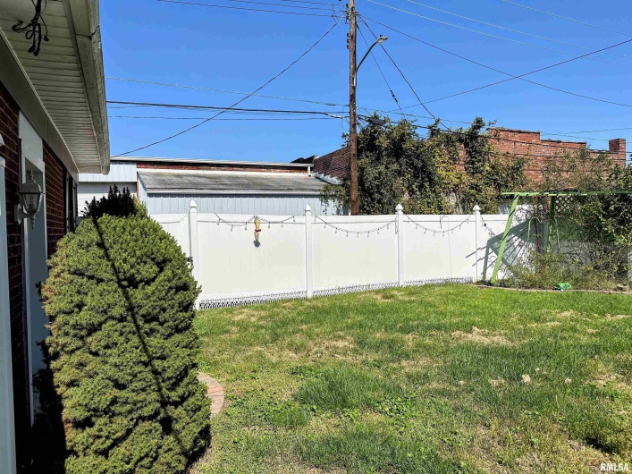 404 5TH Street, Johnston City, Illinois 62951, 3 Bedrooms Bedrooms, 0 ,1 BathroomBathrooms,Residential,For Sale,5TH,0,RMAEB458721
