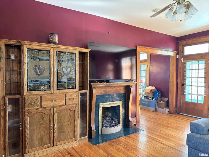 404 5TH Street, Johnston City, Illinois 62951, 3 Bedrooms Bedrooms, 0 ,1 BathroomBathrooms,Residential,For Sale,5TH,0,RMAEB458721