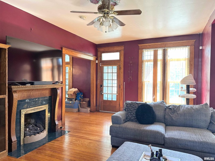 404 5TH Street, Johnston City, Illinois 62951, 3 Bedrooms Bedrooms, 0 ,1 BathroomBathrooms,Residential,For Sale,5TH,0,RMAEB458721