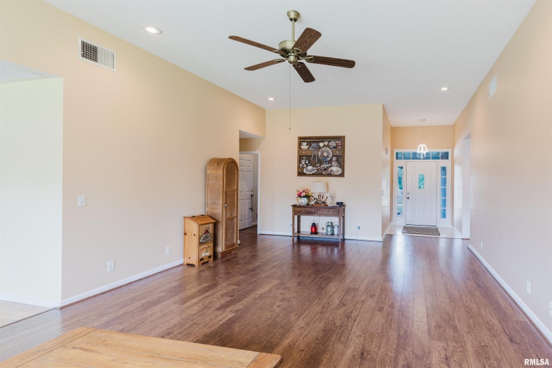 11823 TAYLOR Drive, Marion, Illinois 62959, 3 Bedrooms Bedrooms, 0 ,2 BathroomsBathrooms,Residential,For Sale,TAYLOR,0,RMAEB458788