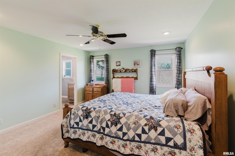 11823 TAYLOR Drive, Marion, Illinois 62959, 3 Bedrooms Bedrooms, 0 ,2 BathroomsBathrooms,Residential,For Sale,TAYLOR,0,RMAEB458788